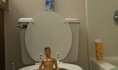 Tiny Human Tries to use Giantess Toilet 4k2