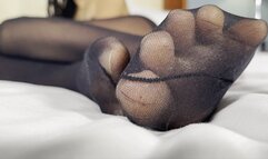 Step-Mommy Pantyhose Feet JOI
