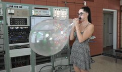 Violet Voss Blows Single and Double-Stuffed Q18's (MP4 - 720p)