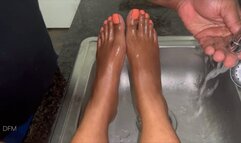 “100ktoes servant washes her feet orange toes”