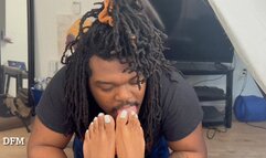 "Treasure Foot Servant Worships Her Feet"