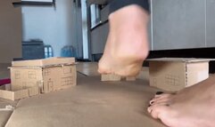 Italian girlfriend - Giantess underglass tiny peole