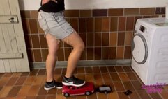 Sneaker-Girl Denise - Very Hard Toy Car