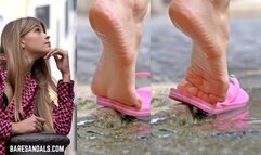 With flip flops and an elegant dress, Nora gets her feet wet in the water - Video update 13184 - 4K