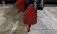 YFYE Addicted to my leather gloves by Kalinda