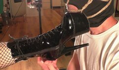 Slave is licking boot WMP version