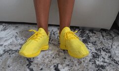 toe wiggleling in yellow soft sneakers I