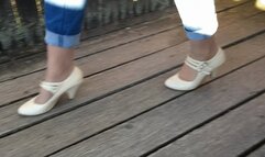 Doubble frozen cum on her dry nylon feet