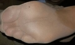 Evelyn - Worshipping her sweaty feet in stockings and covering them with cum [foot worship, footjob] (1080p)