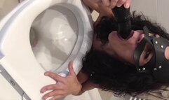 BLOWJOB DILDO IN THE WATER WITH LOT OF SALIVA