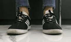 Wiggling toes MP4 HD 720p