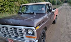 Shay flooding and cranking the 78 Ford