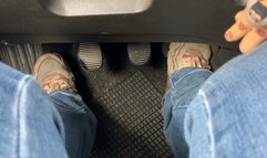 Faccio pedal pumping con indosso i miei jeans da cowgirl e le mie Nike Air Max 90