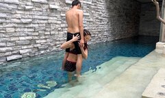 CR151_Bikini goddess lifts me up