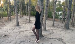 girl in stockings and high-heeled shoes walks along the hills and twists her leg, terrible pain does not allow her to walk