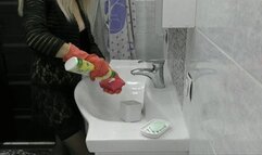 Cleaning the toilet MP4 HD 720p