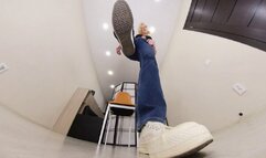 Frida - the giantess in white sneakers VR 360 5,7K