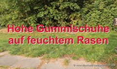 Rubber shoes on wet grass - Gummischuhe auf feuchtem Rasen