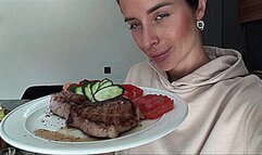 Eats steak and picks teeth greedily (1920x1080 HD) WMV