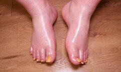 Greedy feet - Loser will send and send - (no talking)