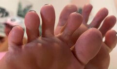 Luna Luxe Sexy Feet Tease