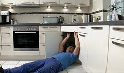 SLUT MATURE HOUSEWIFE FOR LUCKY PLUMBER