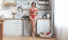 Mature Mary nude on kitchen