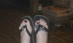 Flip flop feet in the storm