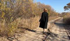 girl stuck to the floor with high heels and can't free her feet