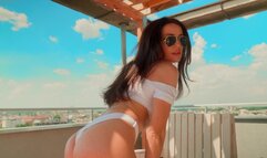 Pretty Milf sucked on the balcony