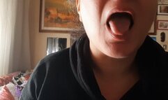 BIG GIANTESS MOUTH SWALLOWS TINY BEARS