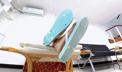 QQ Stool with 360 feet on top