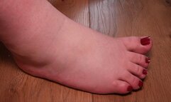 #6 Loser kiss and send for Mistress`s feet - (no talking)