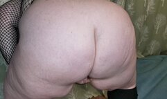 BBW wears remote vibe while gaming