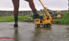 Mila - Massive toy destruction - Buffalo Plateau Boots (view02)