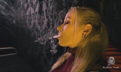 Barefoot Anette smoking II 4K MP4