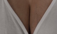 Jumping boobs in a jumpsuit (2021) (MP4)