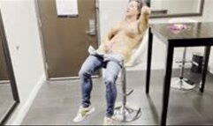 Kandylegs Masterbates her Big Clit in her favorite Jeans