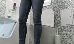 You sit on the toilet doing big things MP4 HD 720p