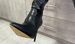 Worship of leather boots by Goddess Kahina
