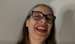 Masturbating on the edge of the bathtub (2022) (MP4)