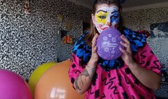 clown play with balloons
