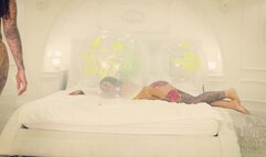 Megan And Caro pops a huge green and yellow Balloongarland 4K UHD Version