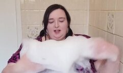SSBBW BATH TIME FUN IN BIKINI