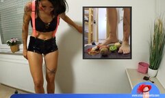 Fruit crushing / Zertretene Früchte (Special cut) #Crushing #Foot #Feet #Trampling #Footjob #Fetish