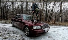 Bouncing and shaking old Mercedes (custom video)