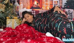 Amaya Blue plays with her pussy on day 1 of 14 days til xmas