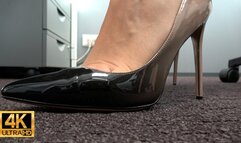 Toe cleavage and sheer pantyhose