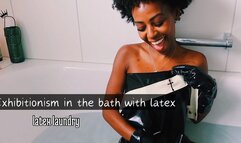 Exhibitionism in the bath with latex
