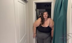 SSBBW Gets Stuck in the Doorway
